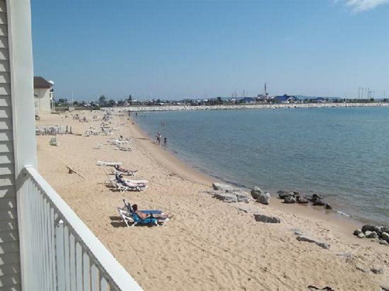 Hamilton Inn Select Beachfront Маккино Сити Экстерьер фото
