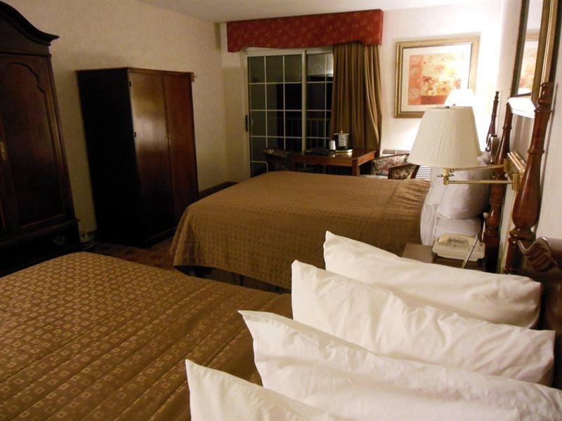 Hamilton Inn Select Beachfront Маккино Сити Экстерьер фото