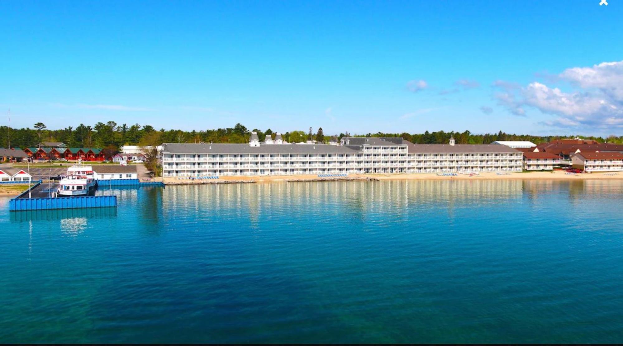Hamilton Inn Select Beachfront Маккино Сити Экстерьер фото