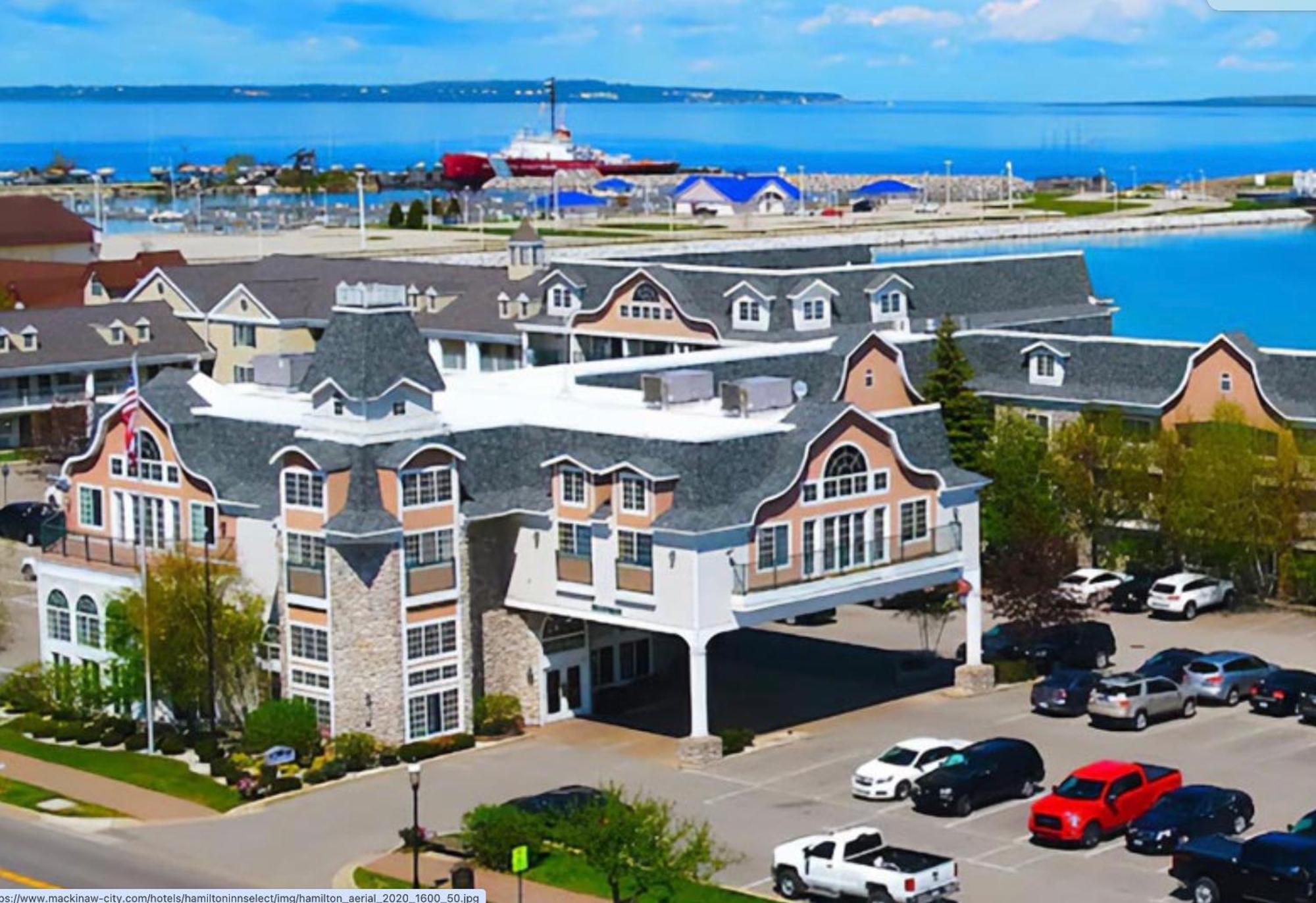 Hamilton Inn Select Beachfront Маккино Сити Экстерьер фото