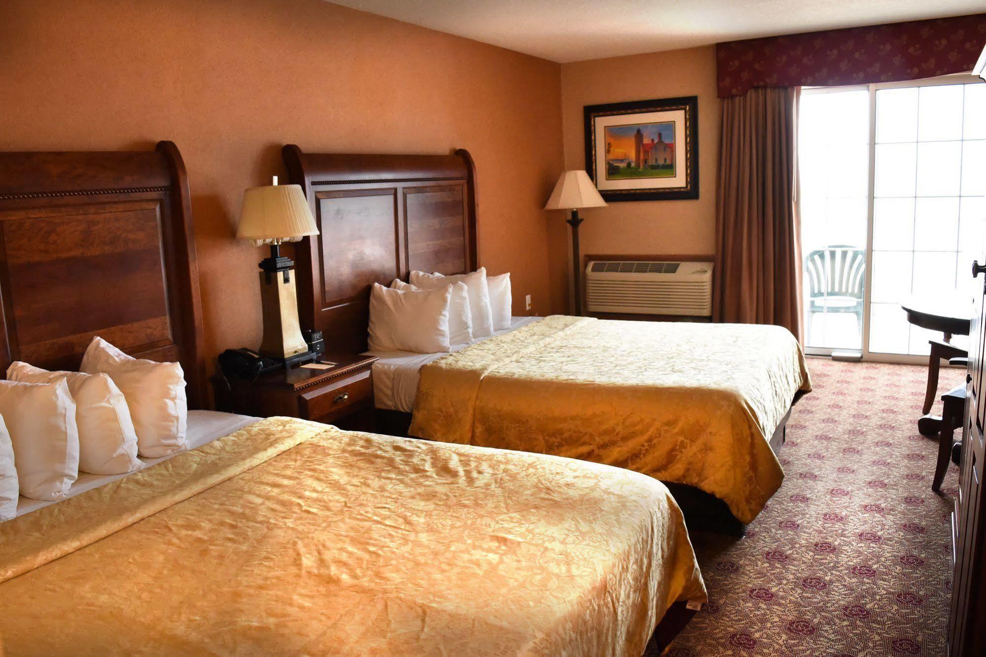 Hamilton Inn Select Beachfront Маккино Сити Экстерьер фото