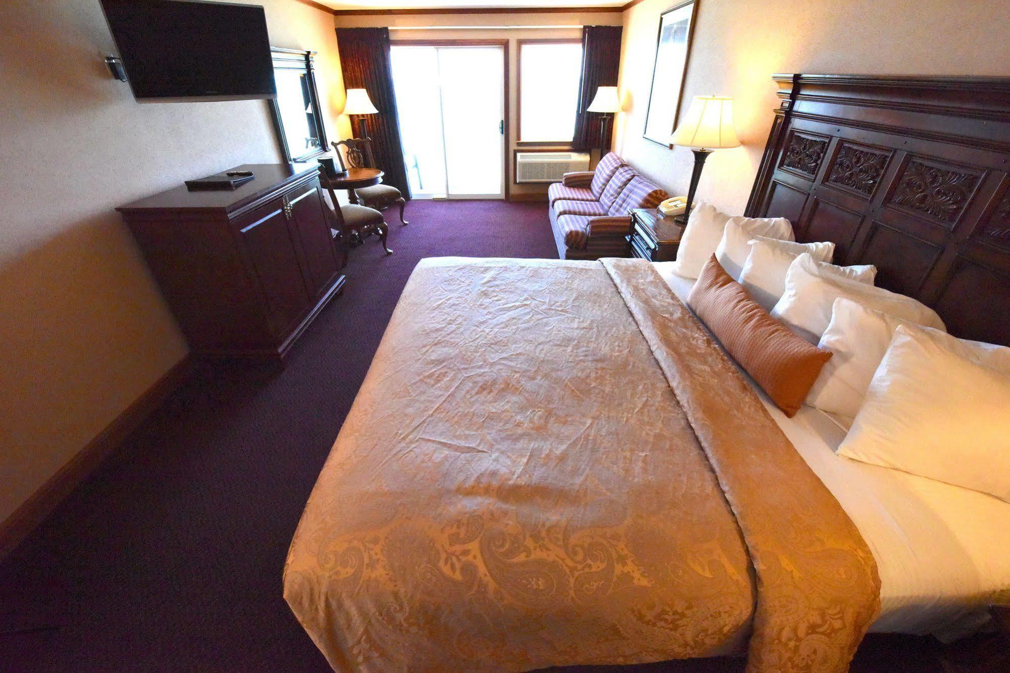Hamilton Inn Select Beachfront Маккино Сити Экстерьер фото