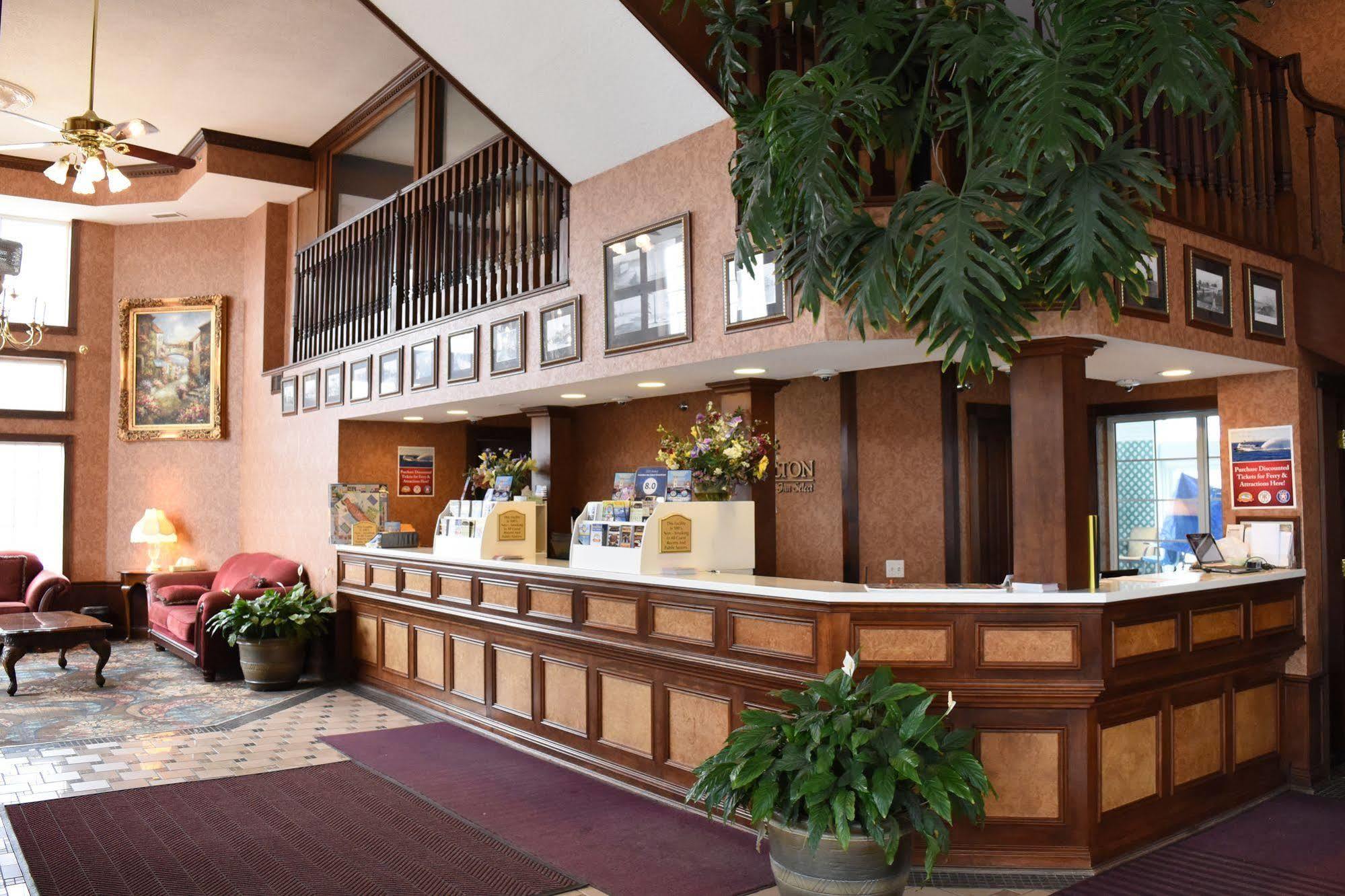 Hamilton Inn Select Beachfront Маккино Сити Экстерьер фото